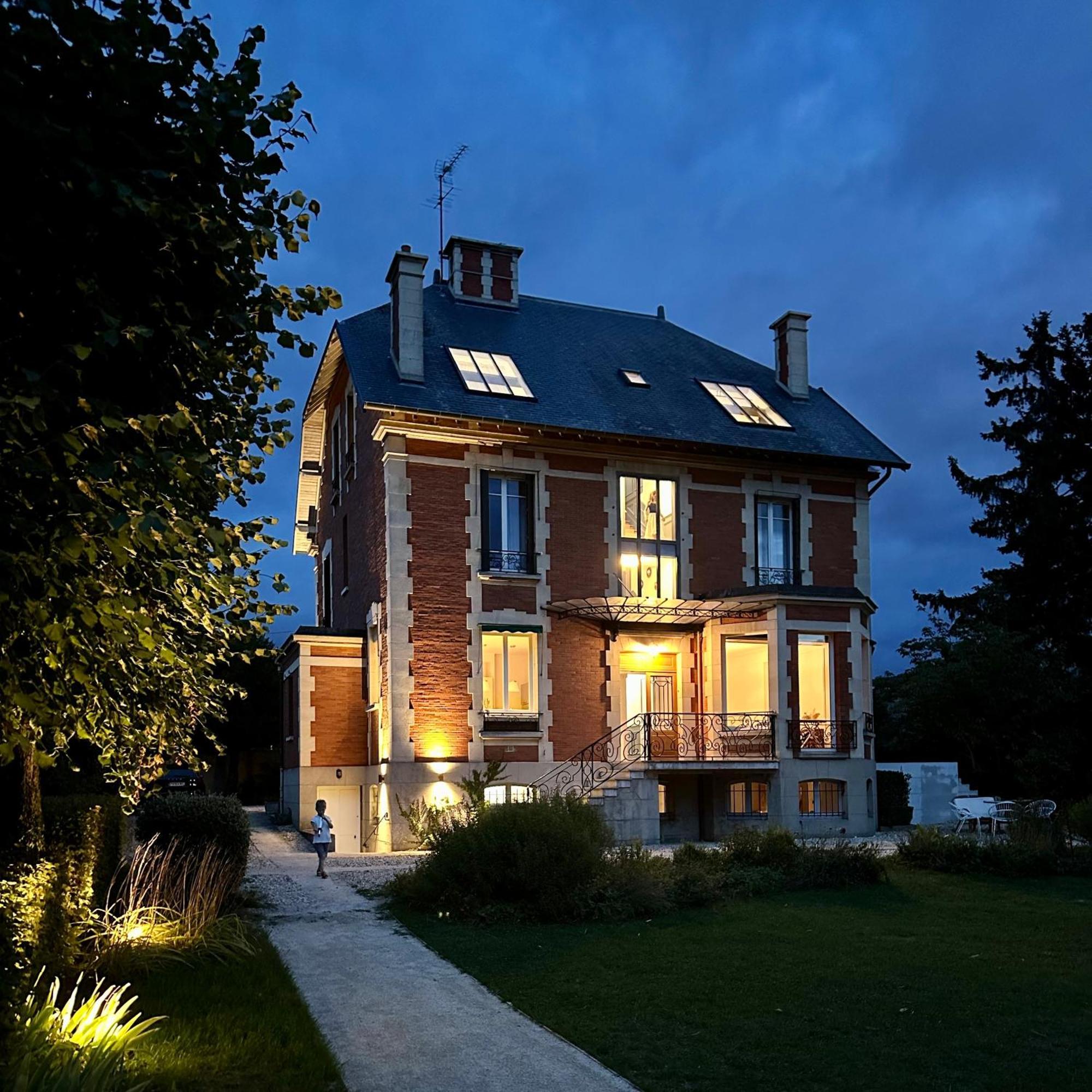 La Grande Maison Lgm Lesches Exteriör bild
